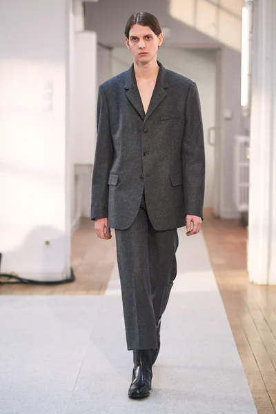 Look 11